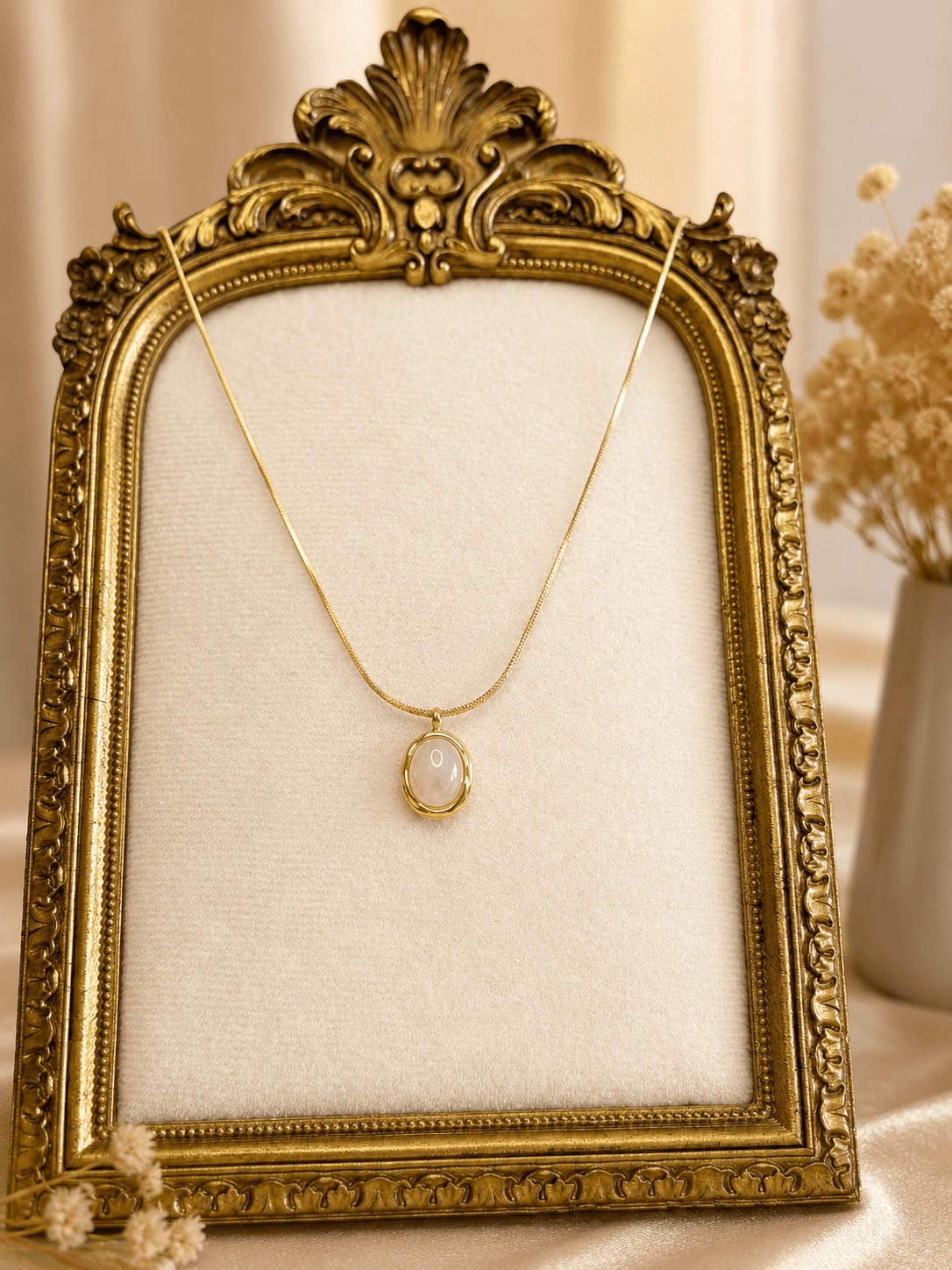Collier Pendentif Ovale Nacre Dore
