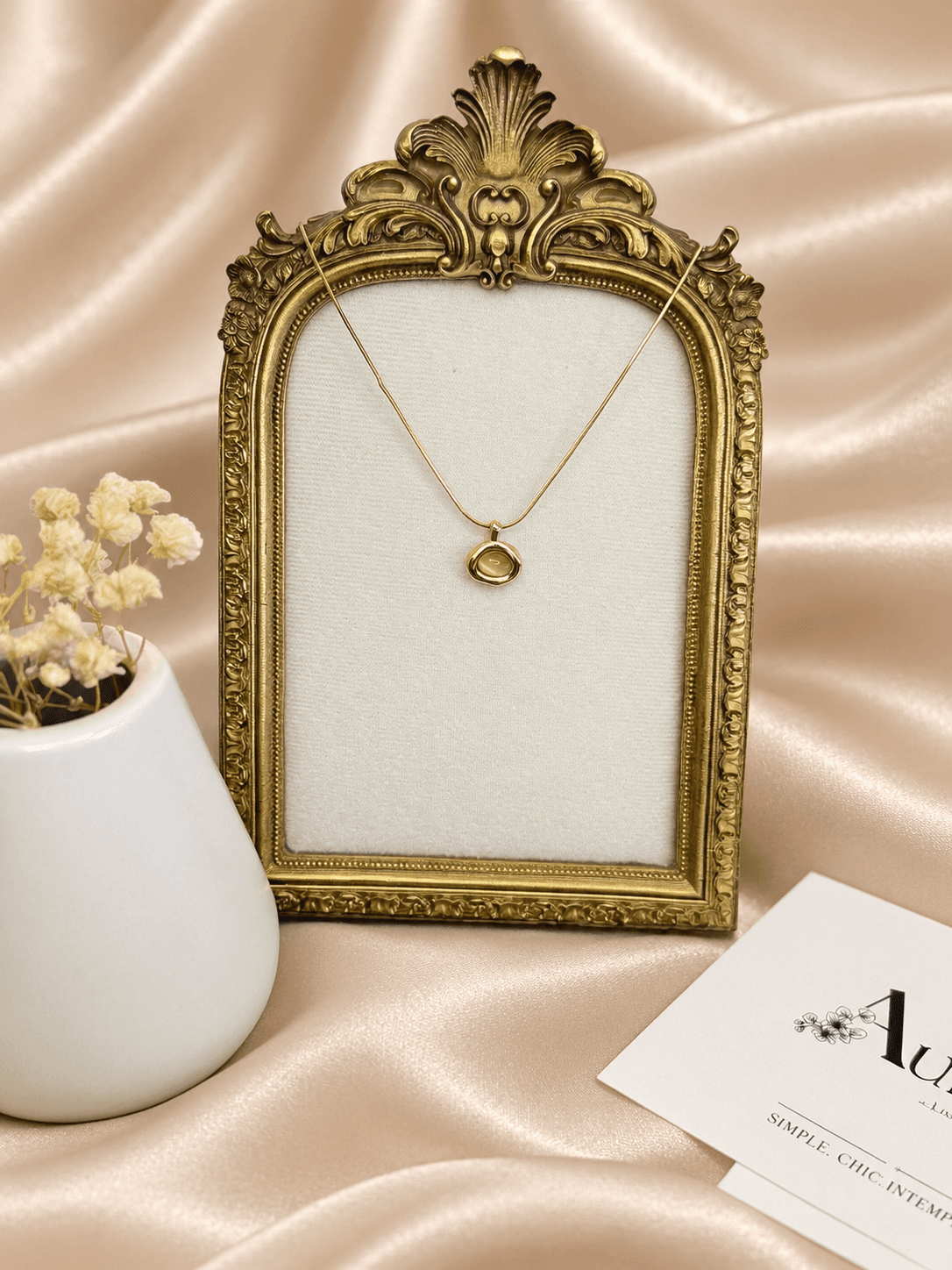 Collier Pendentif Ovale Oeil de Chat Dore — bijou en acier inoxydable, Aurelia Jewelry House