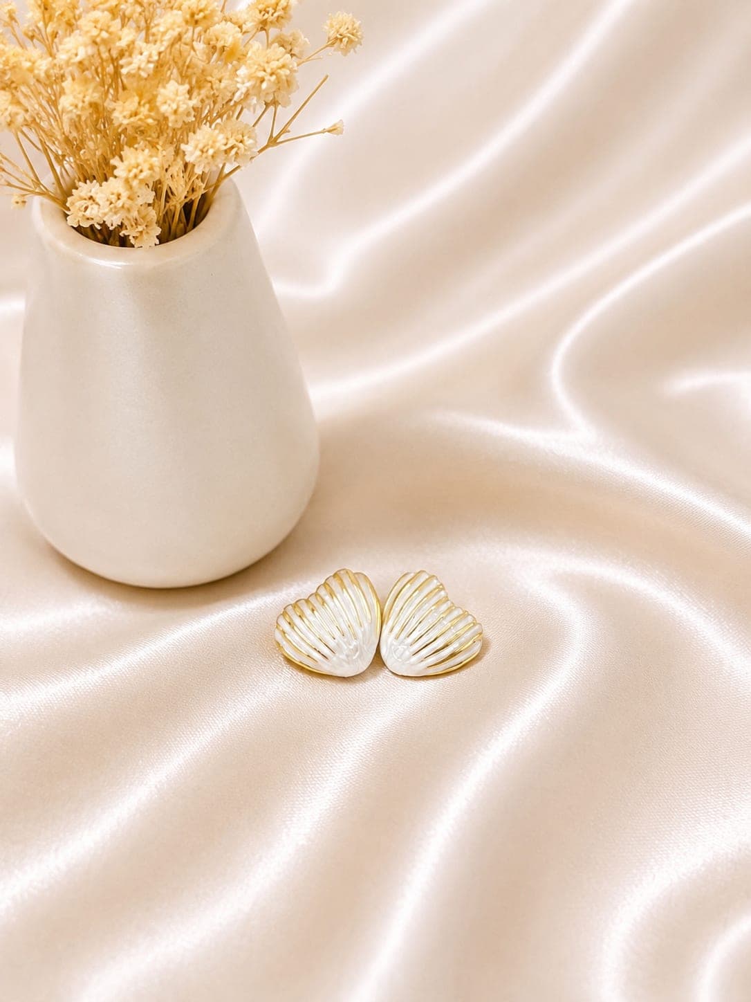Boucles Coquillage Nacre Dorees — bijou en acier inoxydable, Aurelia Jewelry House