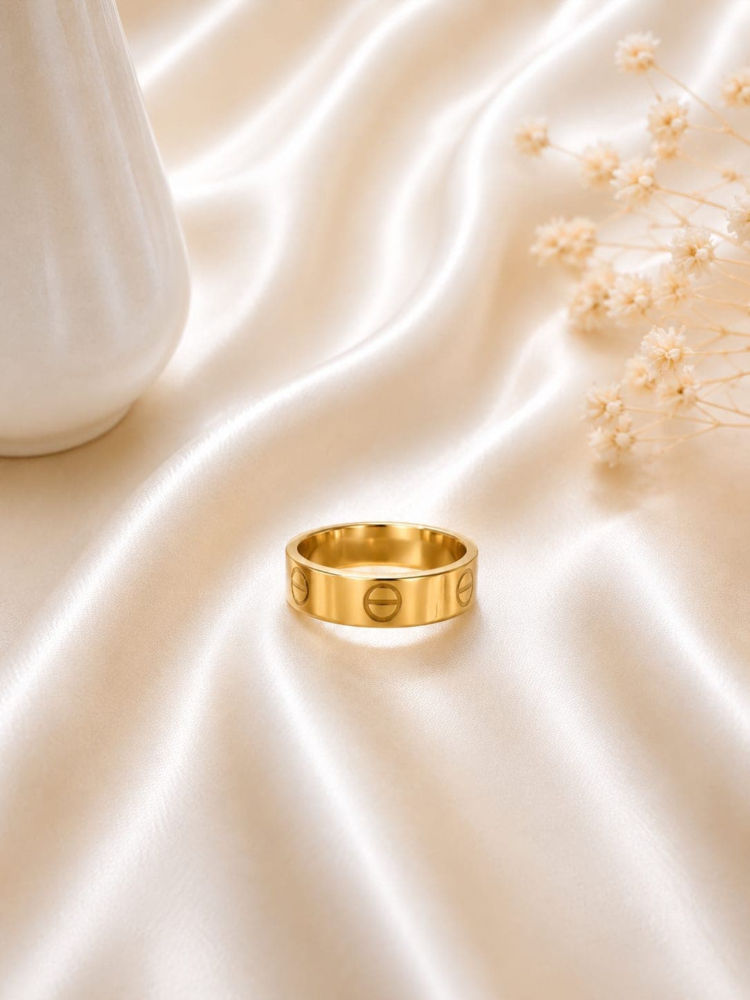 Bague Anneau Large Rivets Doree — bijou en acier inoxydable, Aurelia Jewelry House