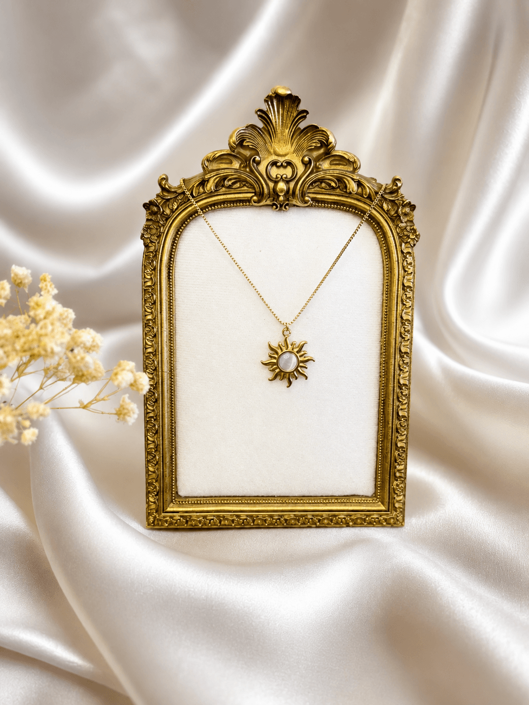Collier Pendentif Soleil Pierre de Lune Dore — bijou en acier inoxydable, Aurelia Jewelry House