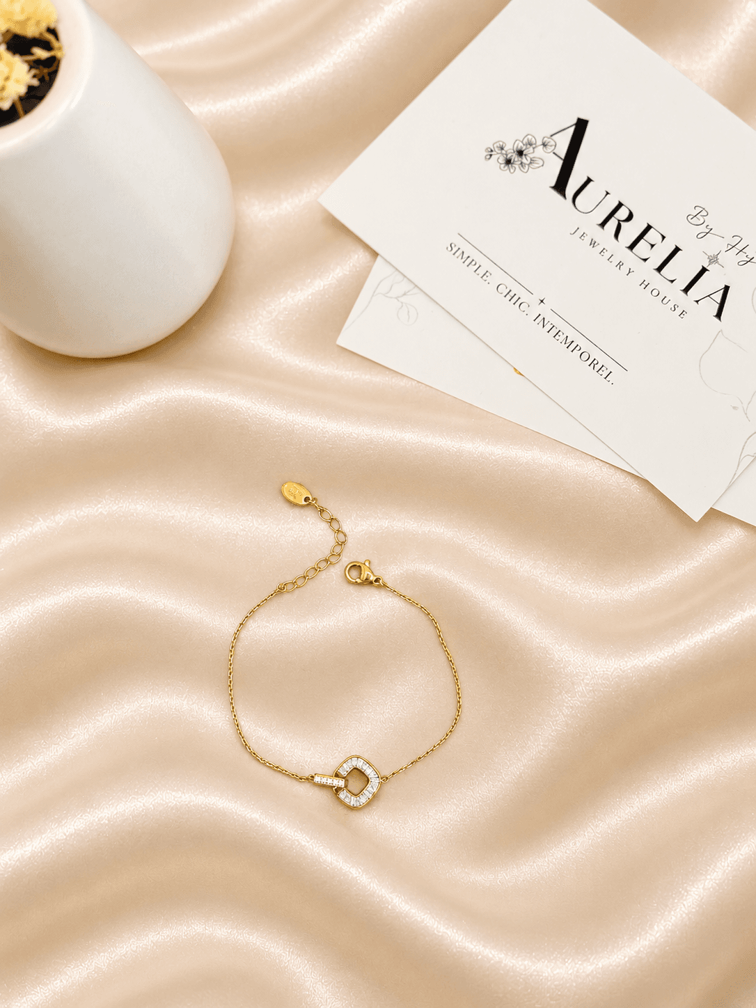 Bracelet Pendentif Carre Cristal Dore — bijou en acier inoxydable, Aurelia Jewelry House