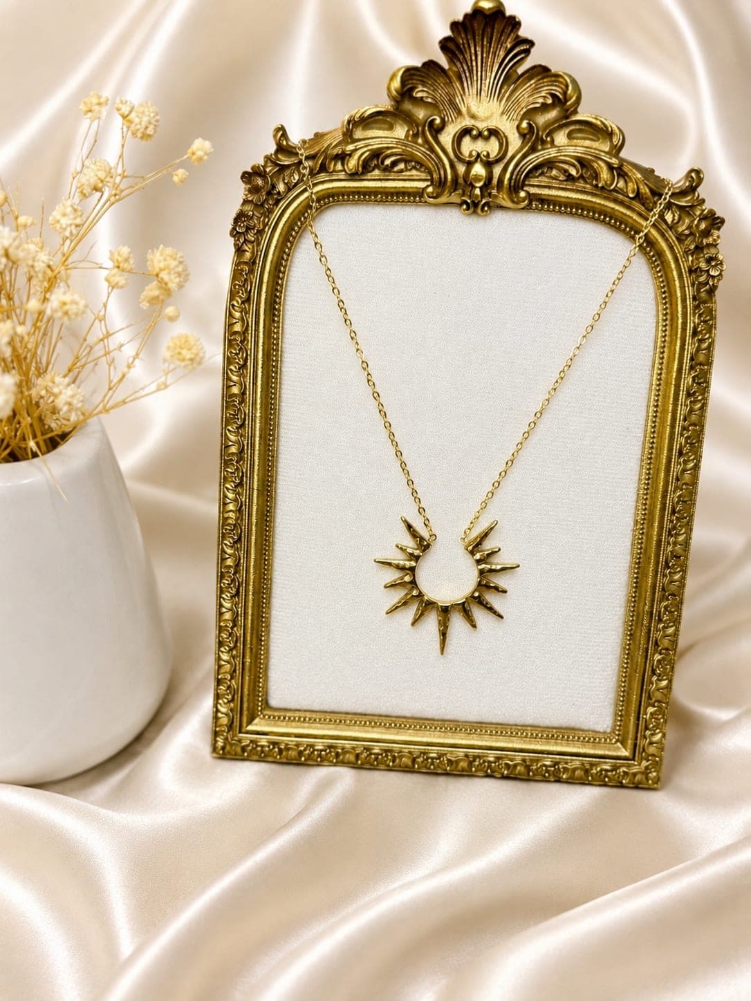 Collier Pendentif Soleil Rayonnant Dore — bijou en acier inoxydable, Aurelia Jewelry House