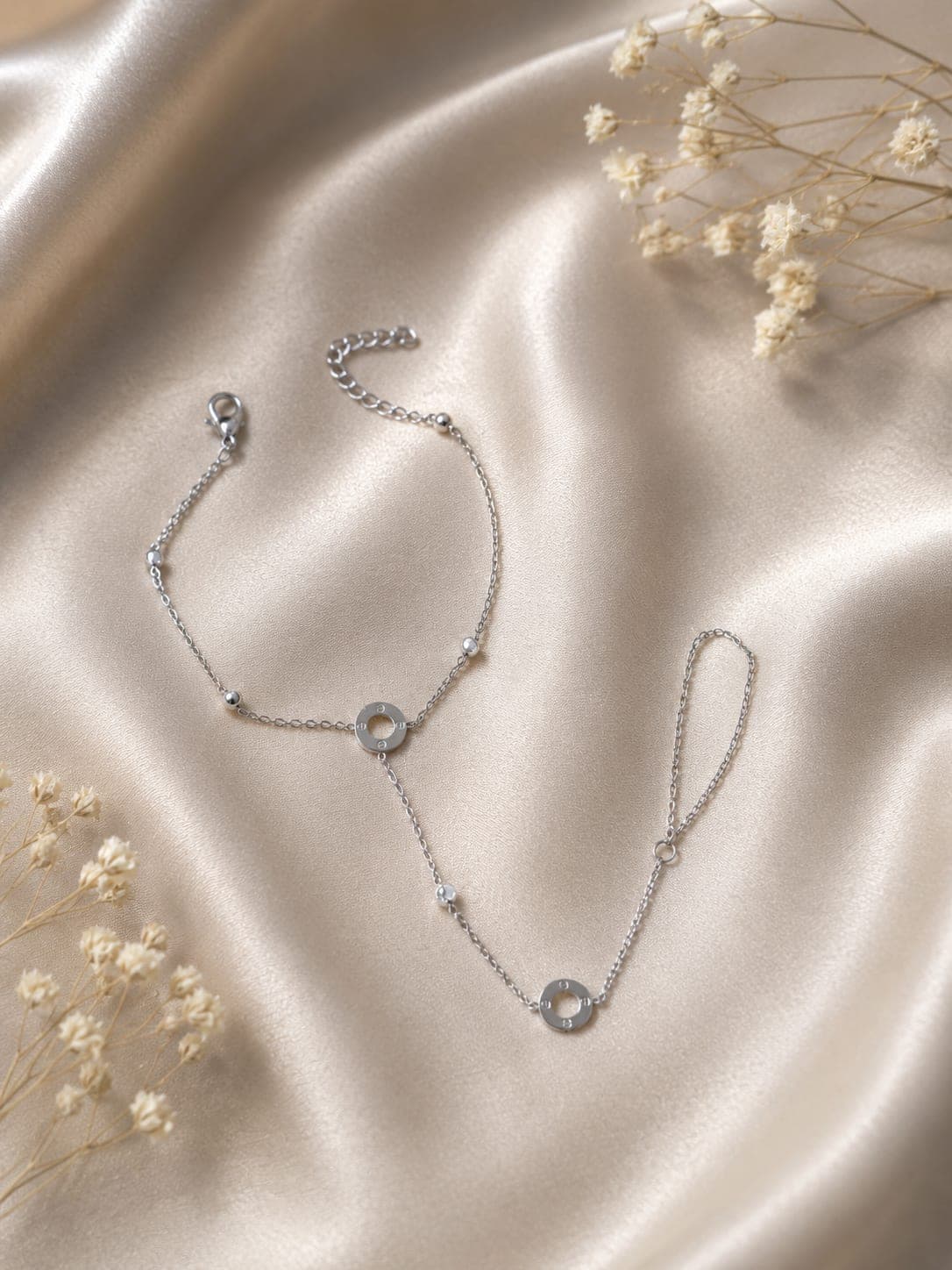 Chaine de Main Medaillons Argentee — bijou en acier inoxydable, Aurelia Jewelry House