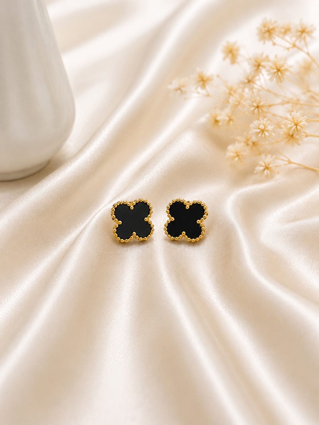 Boucles Puces Trefle Dore — Onyx