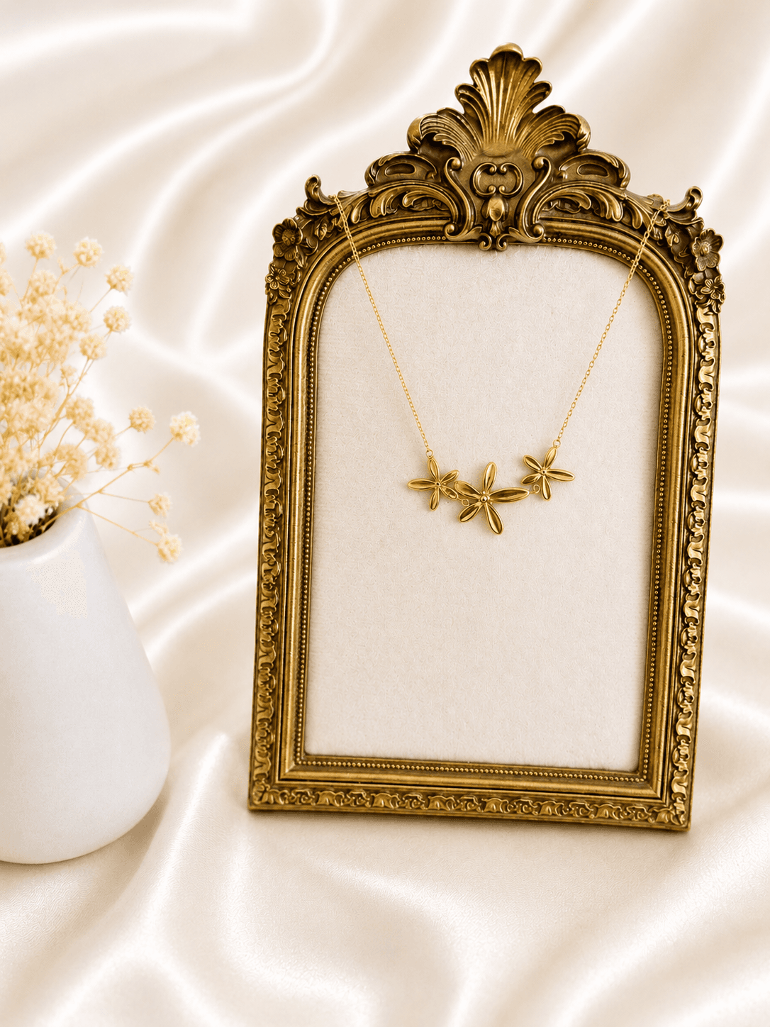 Collier Trois Fleurs Dore — bijou en acier inoxydable, Aurelia Jewelry House