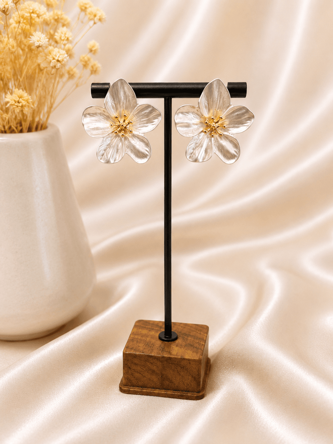 Boucles Fleur Nacre Dorees