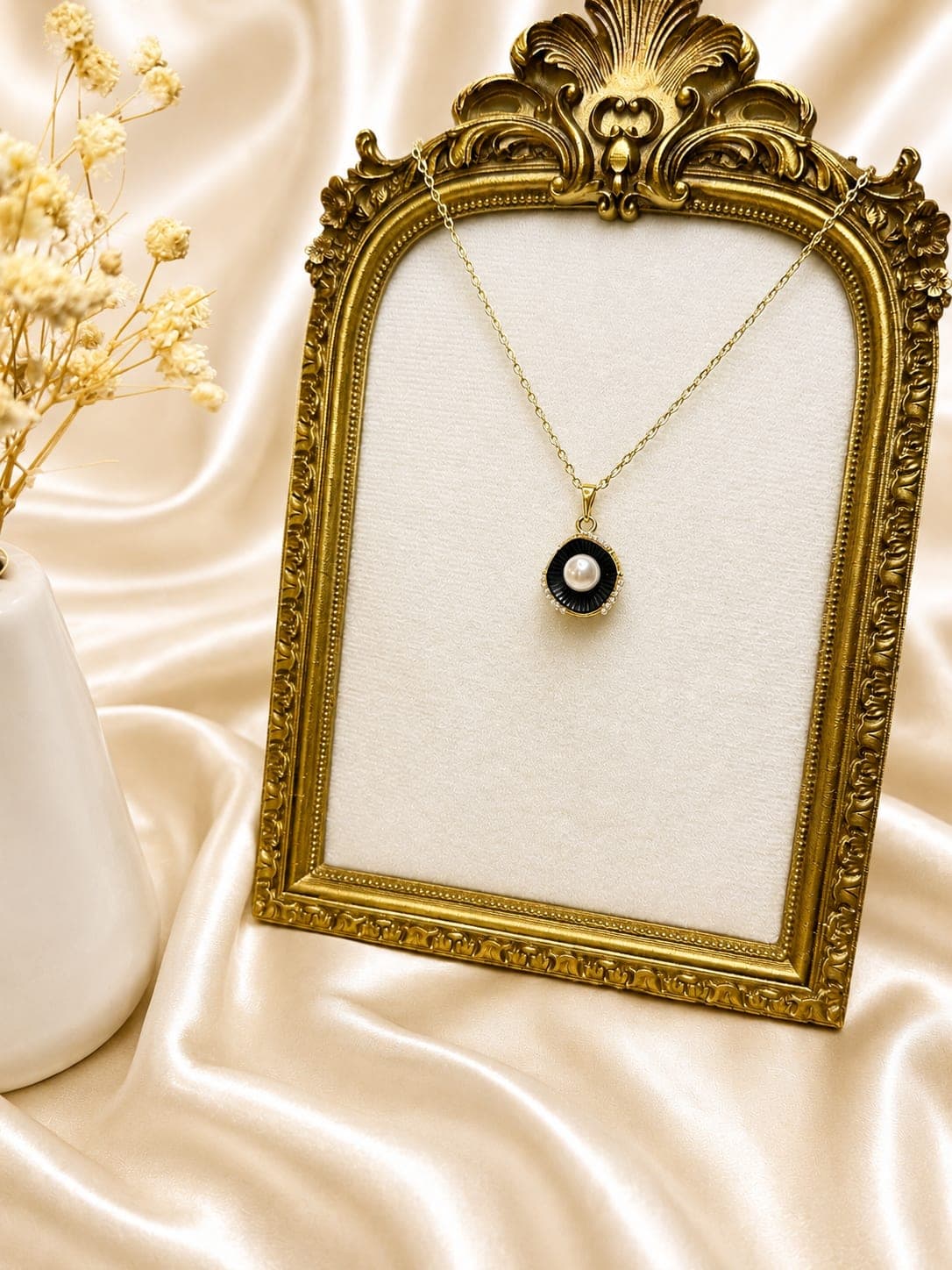 Collier Pendentif Cercle Onyx Perle Dore — bijou en acier inoxydable, Aurelia Jewelry House