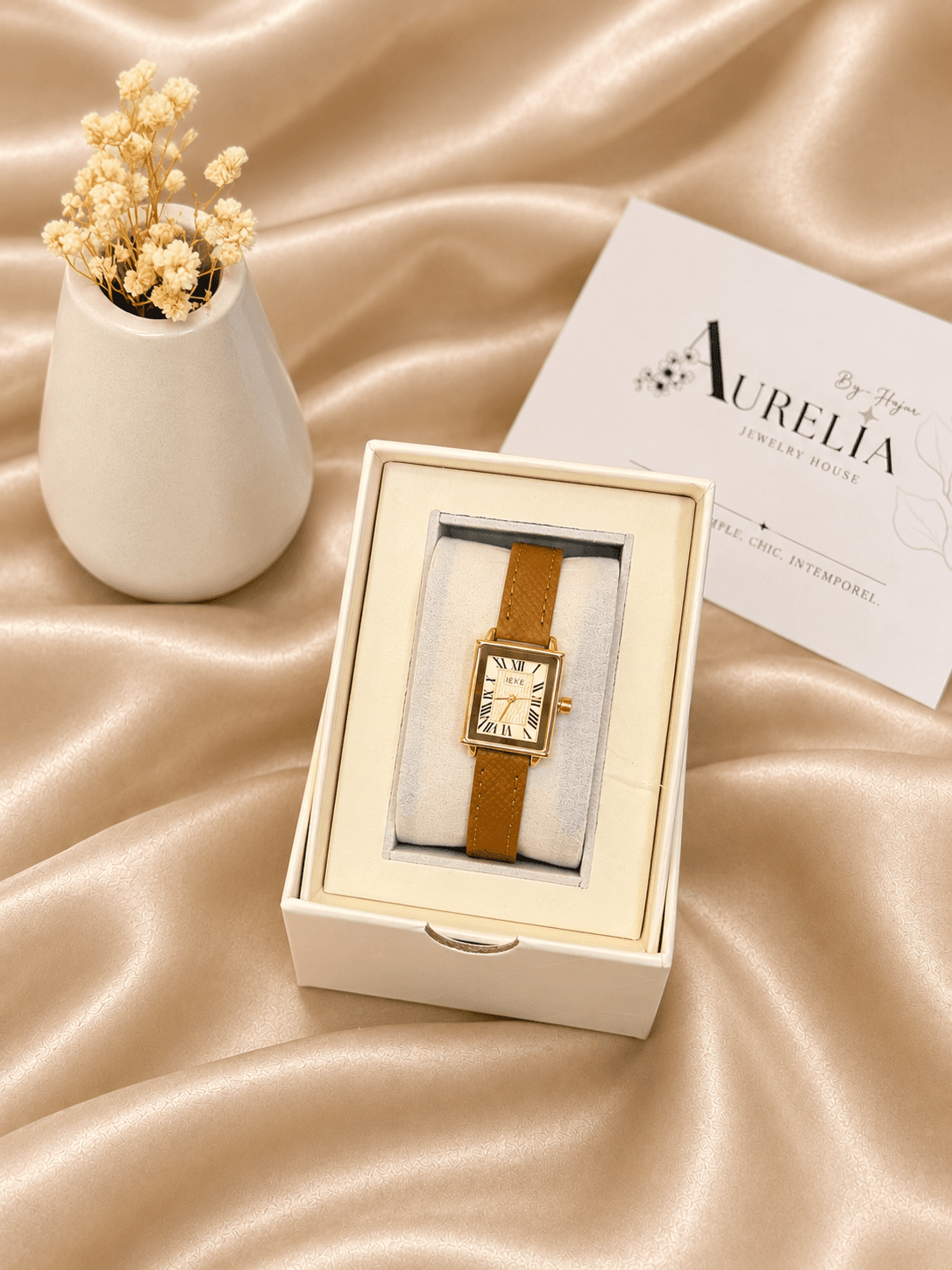 Montre IEKE Doree Cadran Romain Bracelet Cuir Camel — bijou en acier inoxydable, Aurelia Jewelry House