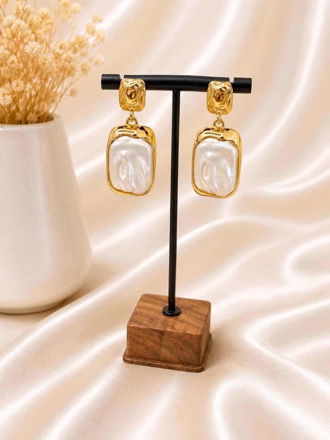 Boucles Pendantes Rectangles Nacre Dorees — bijou en acier inoxydable, Aurelia Jewelry House