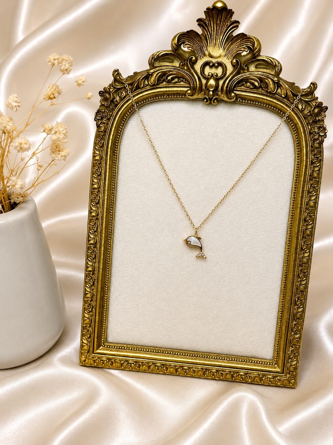 Collier Pendentif Dauphin Nacre Dore — bijou en acier inoxydable, Aurelia Jewelry House