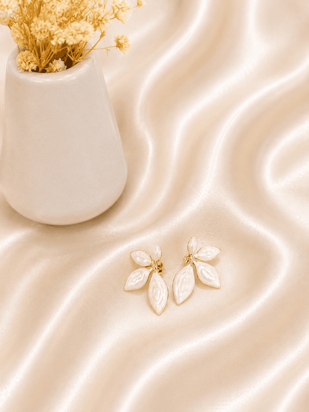 Boucles Petales Nacre Dorees