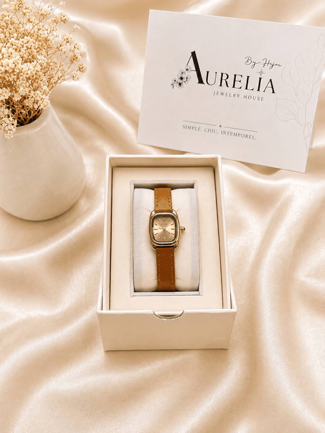 Montre IEKE Coussin Doree Bracelet Cuir Camel