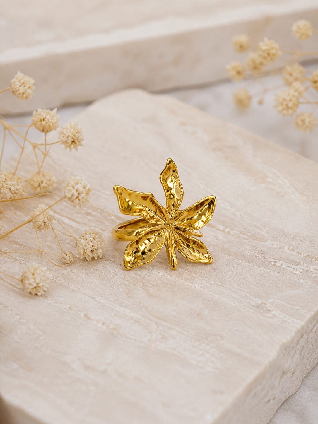 Bague Fleur Lys Doree — bijou en acier inoxydable, Aurelia Jewelry House