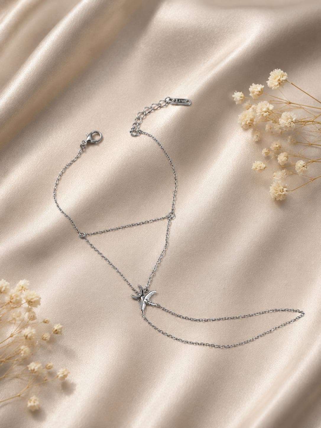 Chaine de Main Lune Argentee — bijou en acier inoxydable, Aurelia Jewelry House