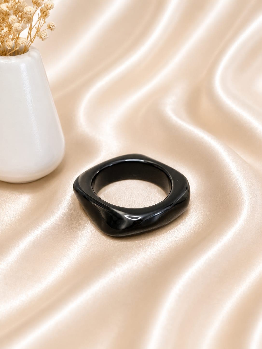 Bangle Resine Noir — bijou en acier inoxydable, Aurelia Jewelry House