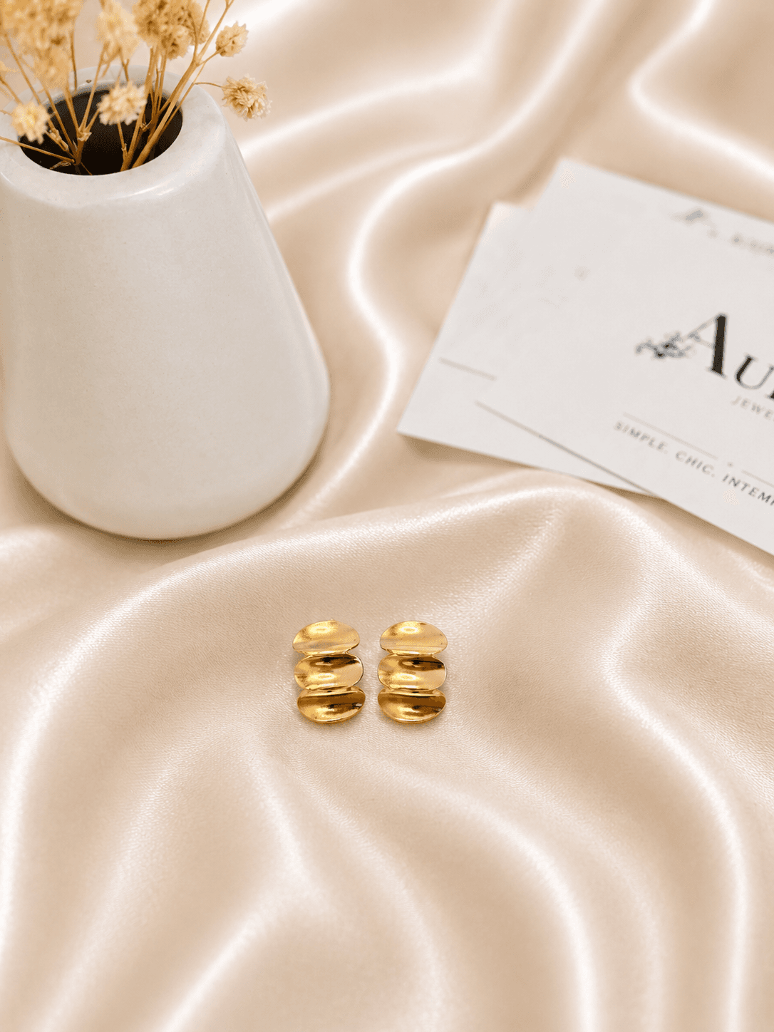 Boucles Trois Domes Dorees — bijou en acier inoxydable, Aurelia Jewelry House