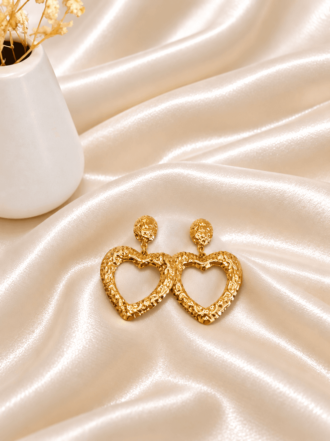 Boucles Coeur Ajoure Martele Dorees — bijou en acier inoxydable, Aurelia Jewelry House